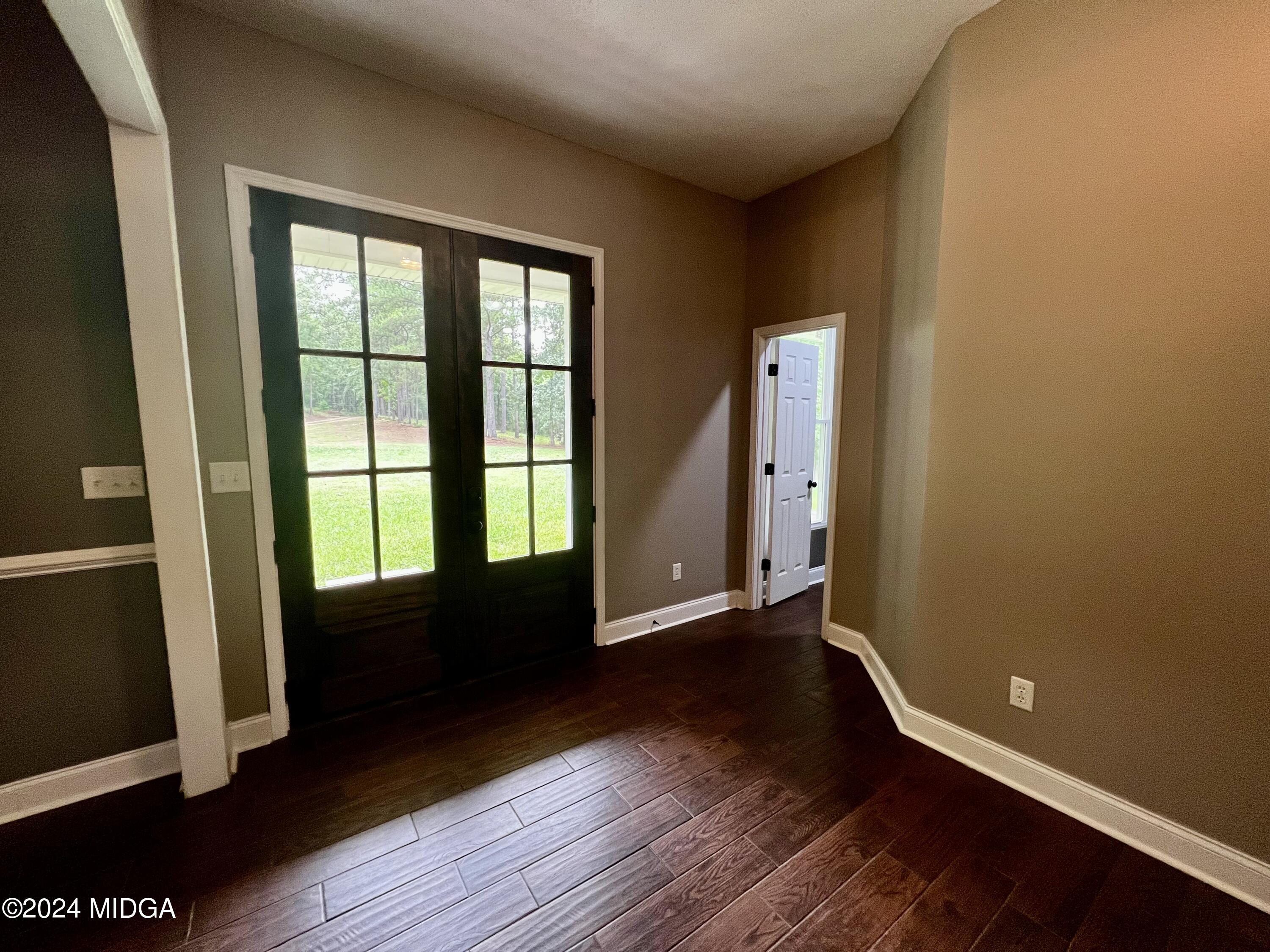 1674 Round Oak Juliette Road