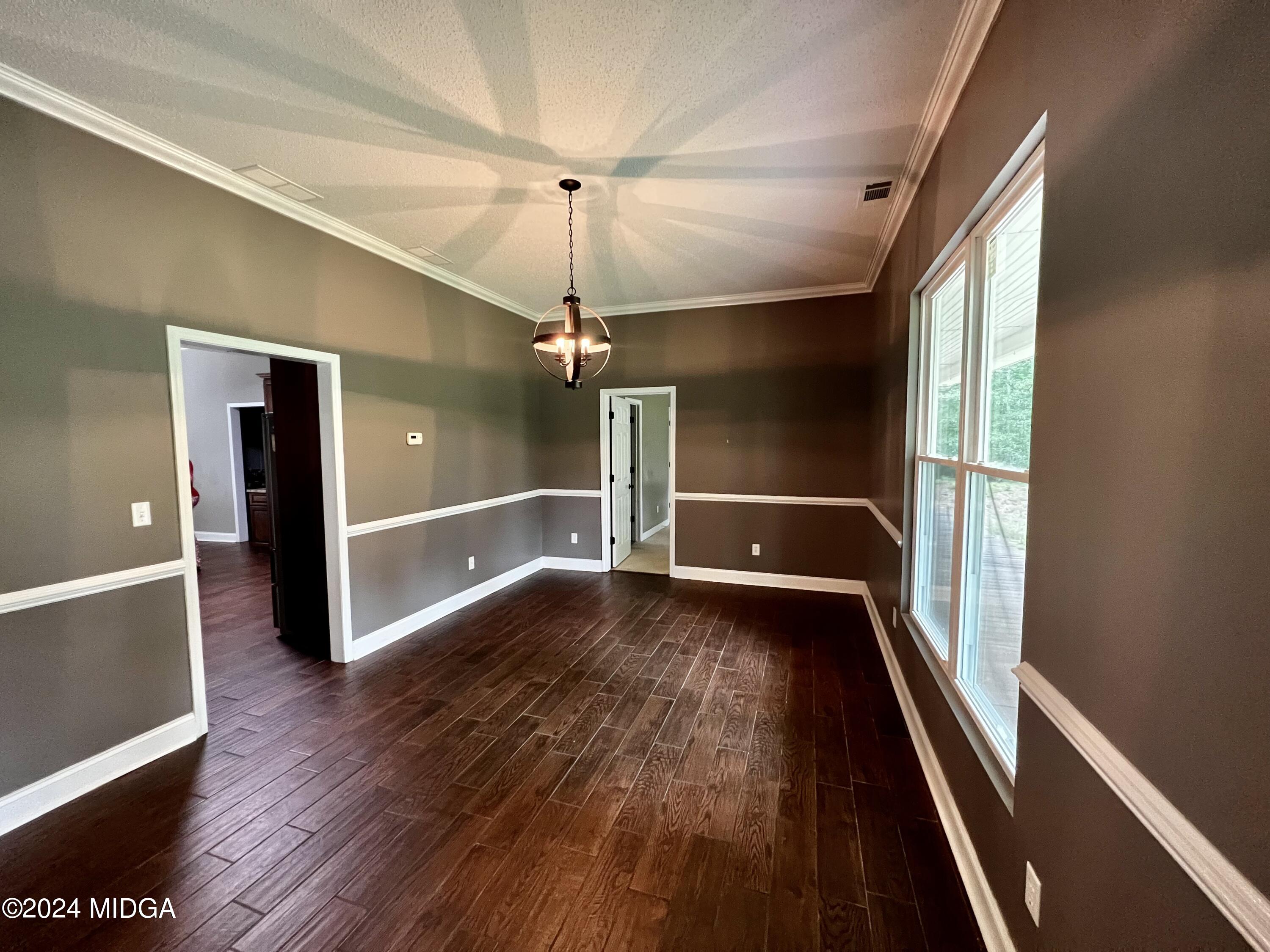 1674 Round Oak Juliette Road