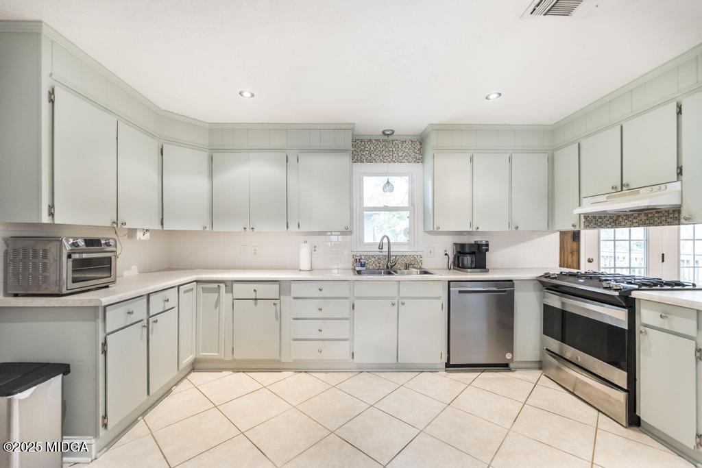 4112 W Hickory Court