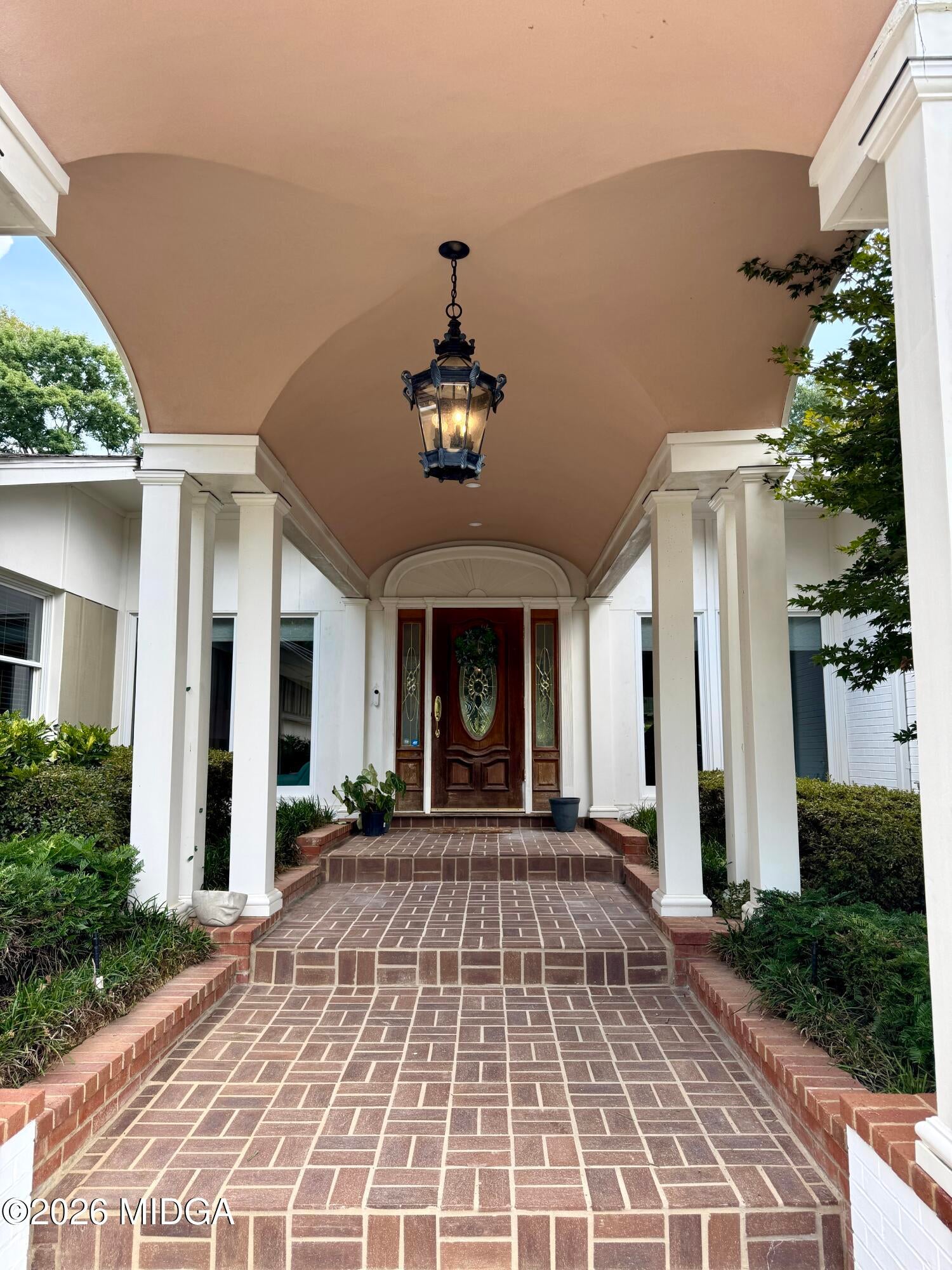 557 Walton Court