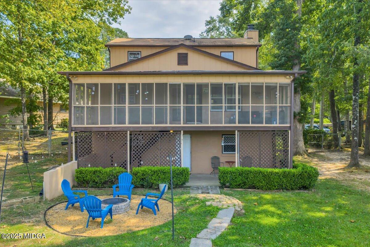 879 N Confederate Drive