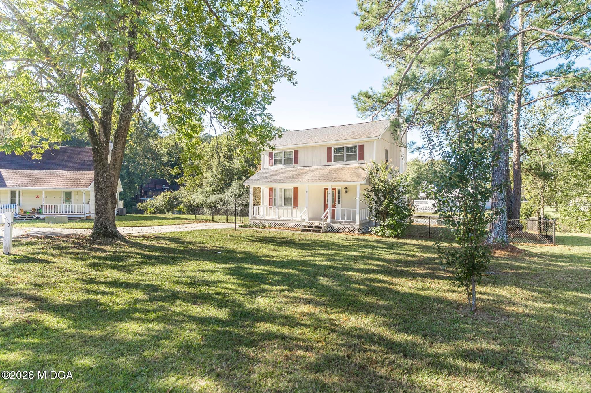 437 Edgewater Circle