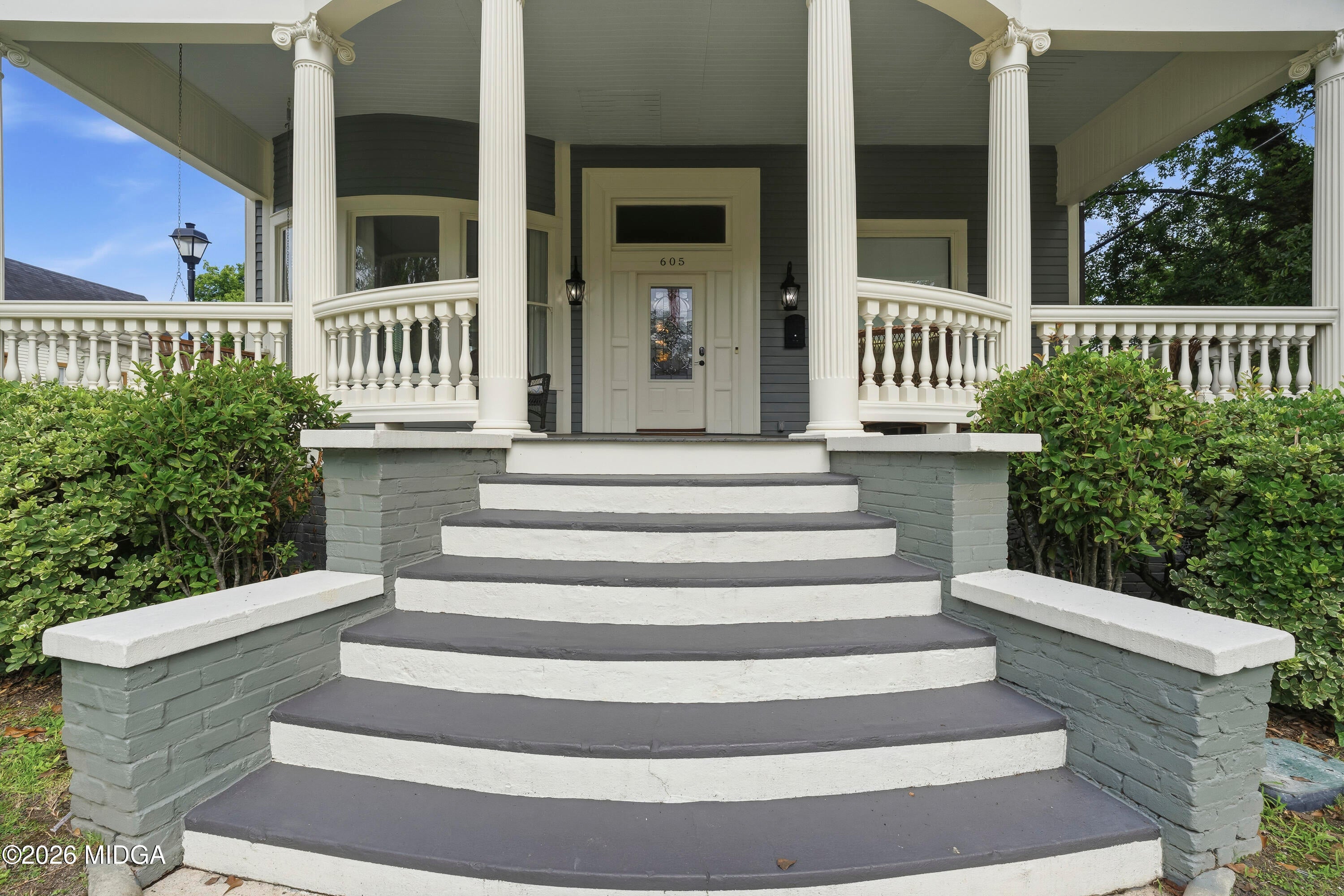 605 Arlington Place