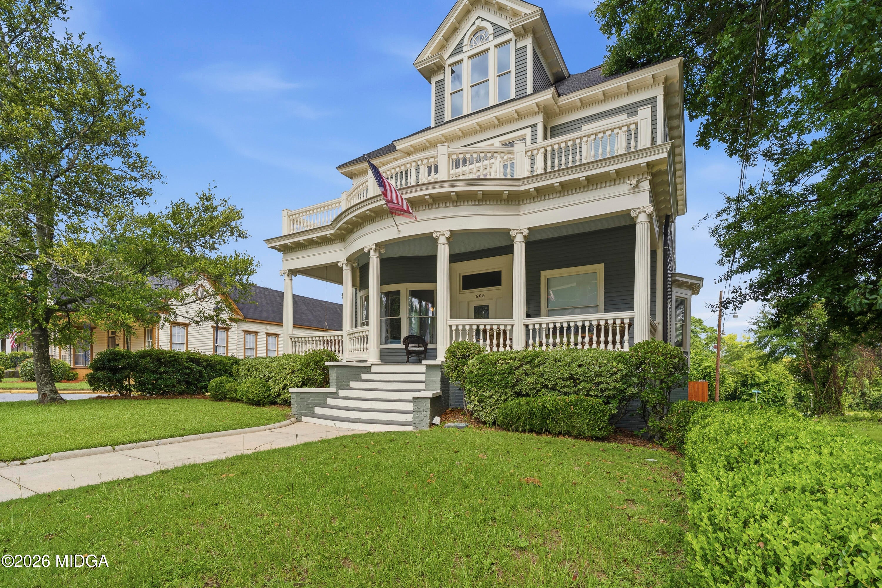 605 Arlington Place