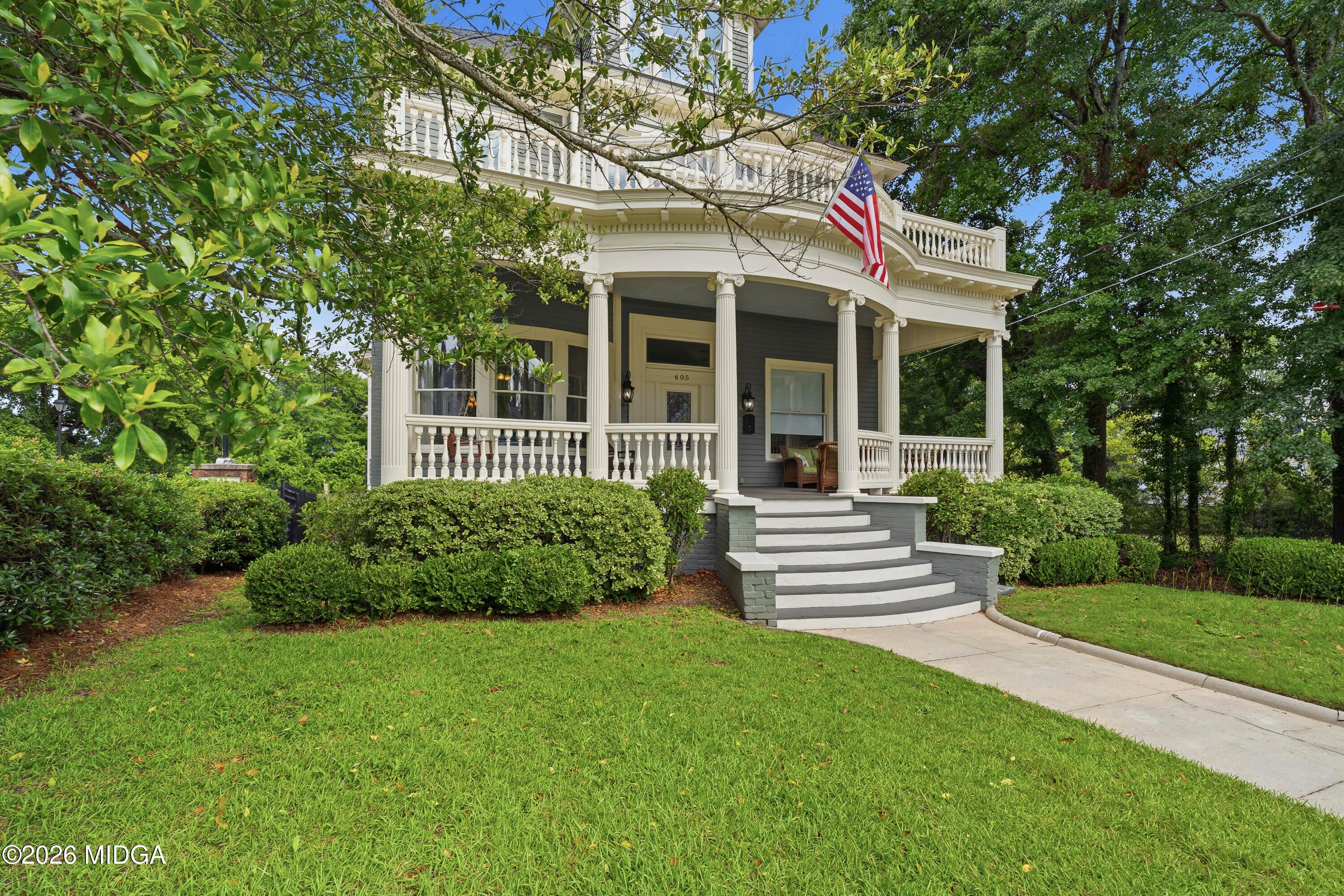 605 Arlington Place