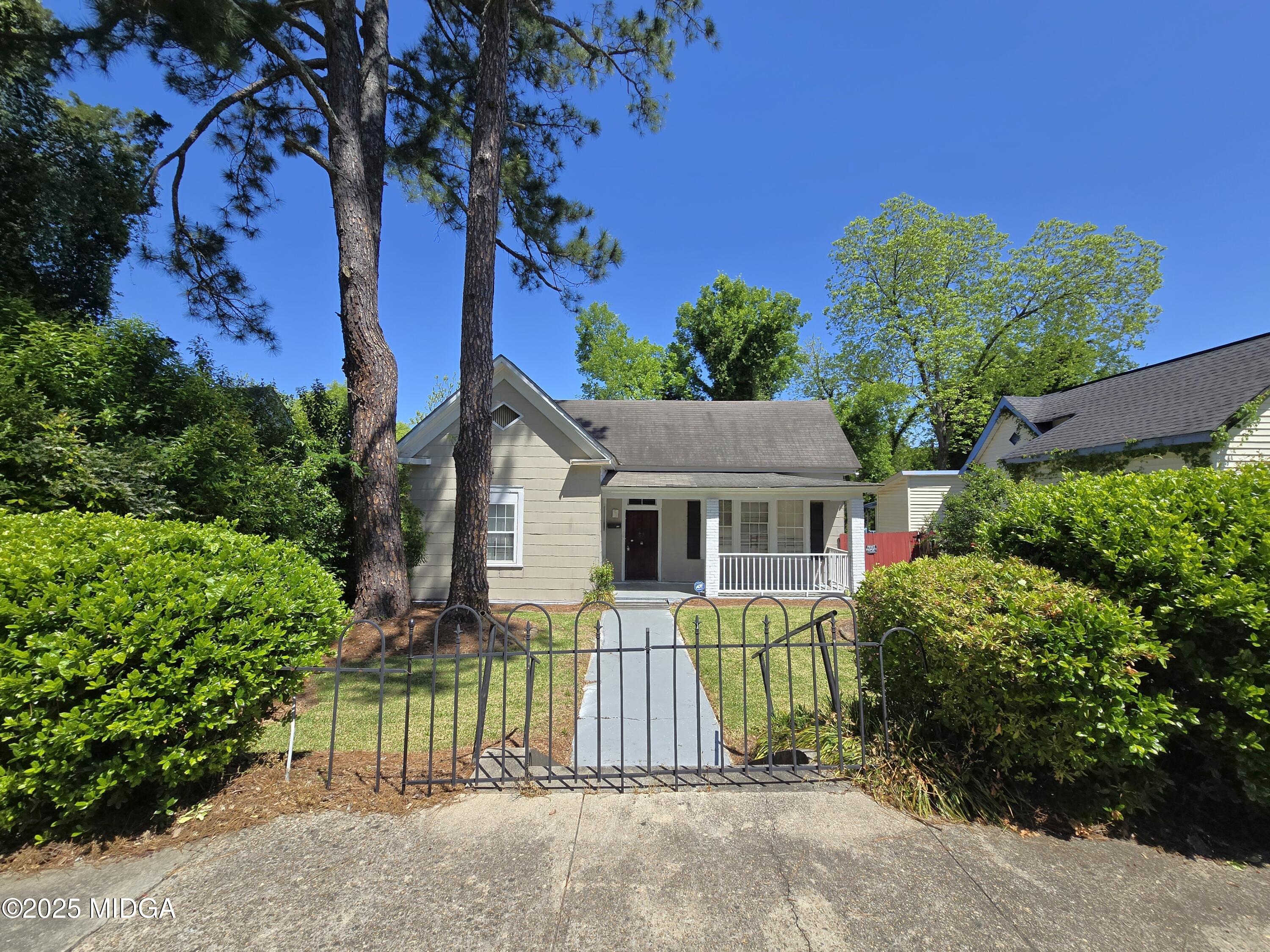 656 Woolfolk Street