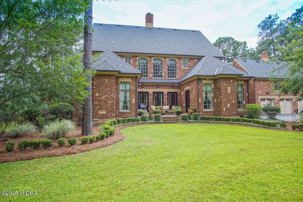 255 Waddesdon Drive