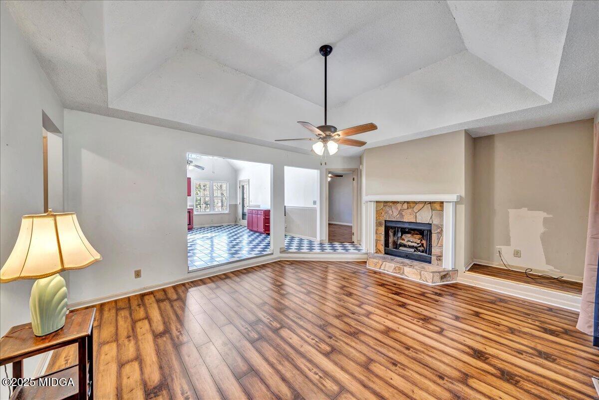 877 Will Scarlet Way