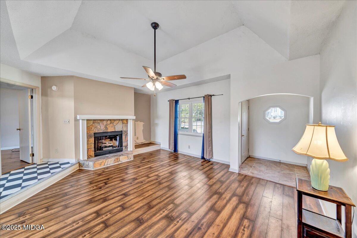 877 Will Scarlet Way