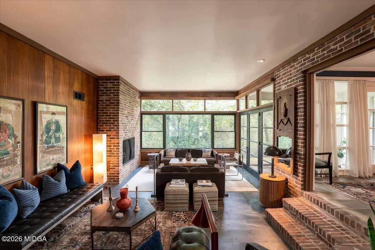 595 Pinecrest Road