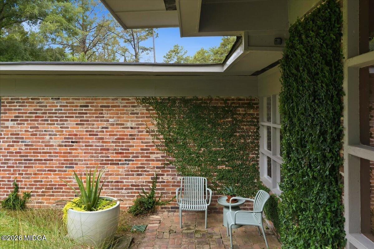 595 Pinecrest Road