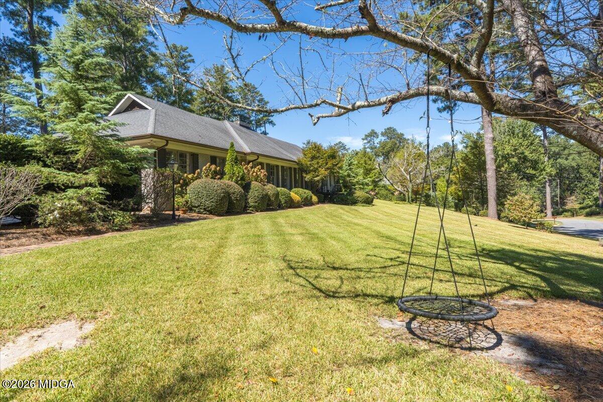 377 Old Club Road S