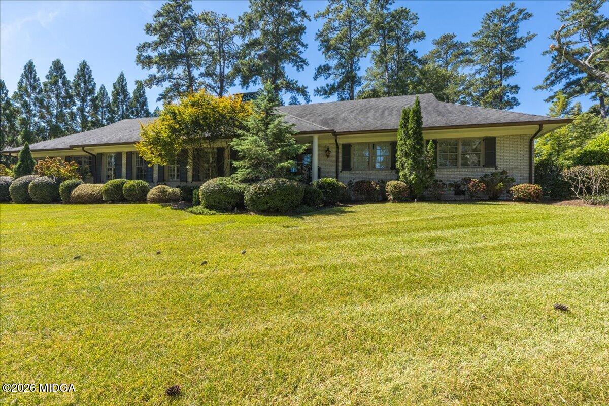 377 Old Club Road S