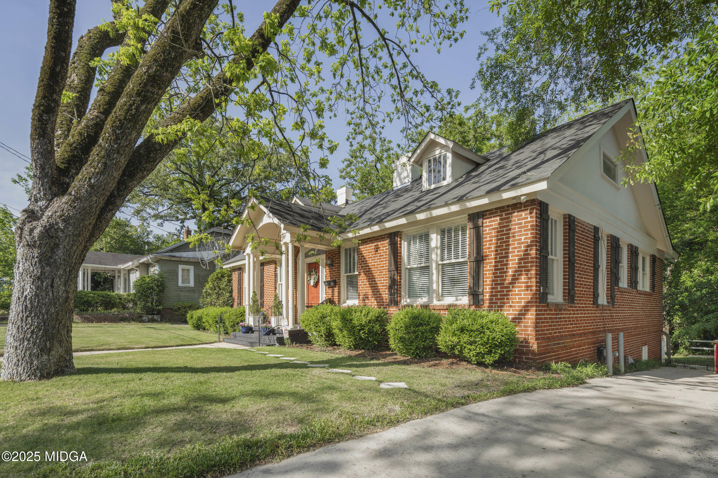 284 Corbin Avenue