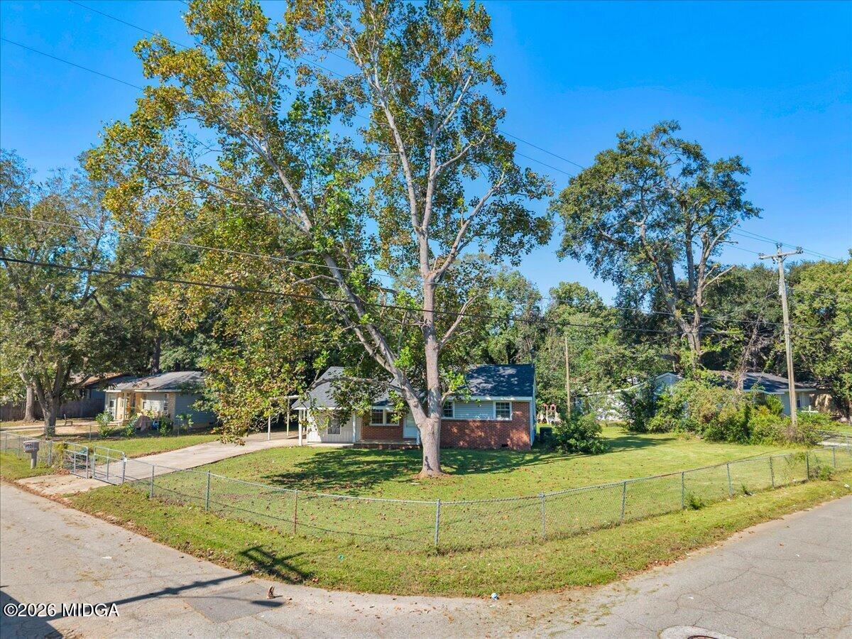 100 Ravenwood Way