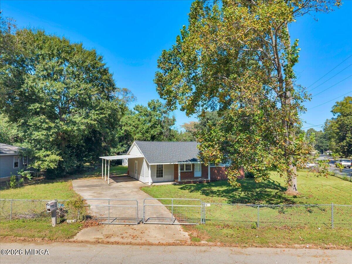 100 Ravenwood Way