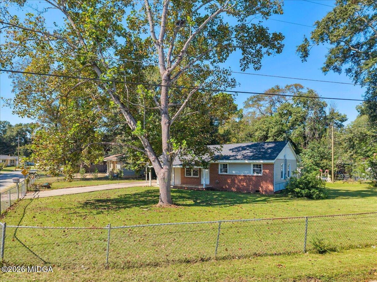 100 Ravenwood Way