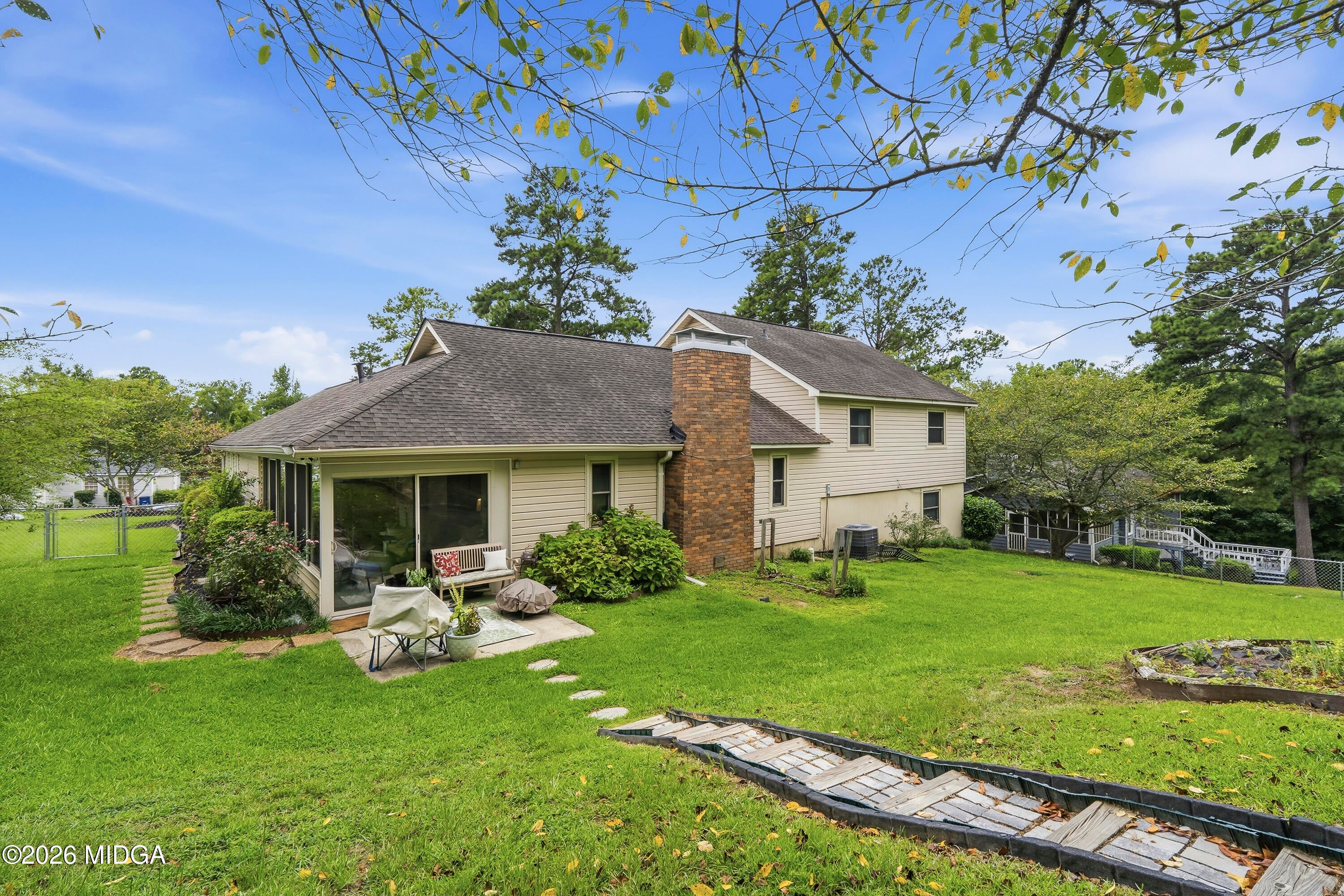 6831 Leslie Lane