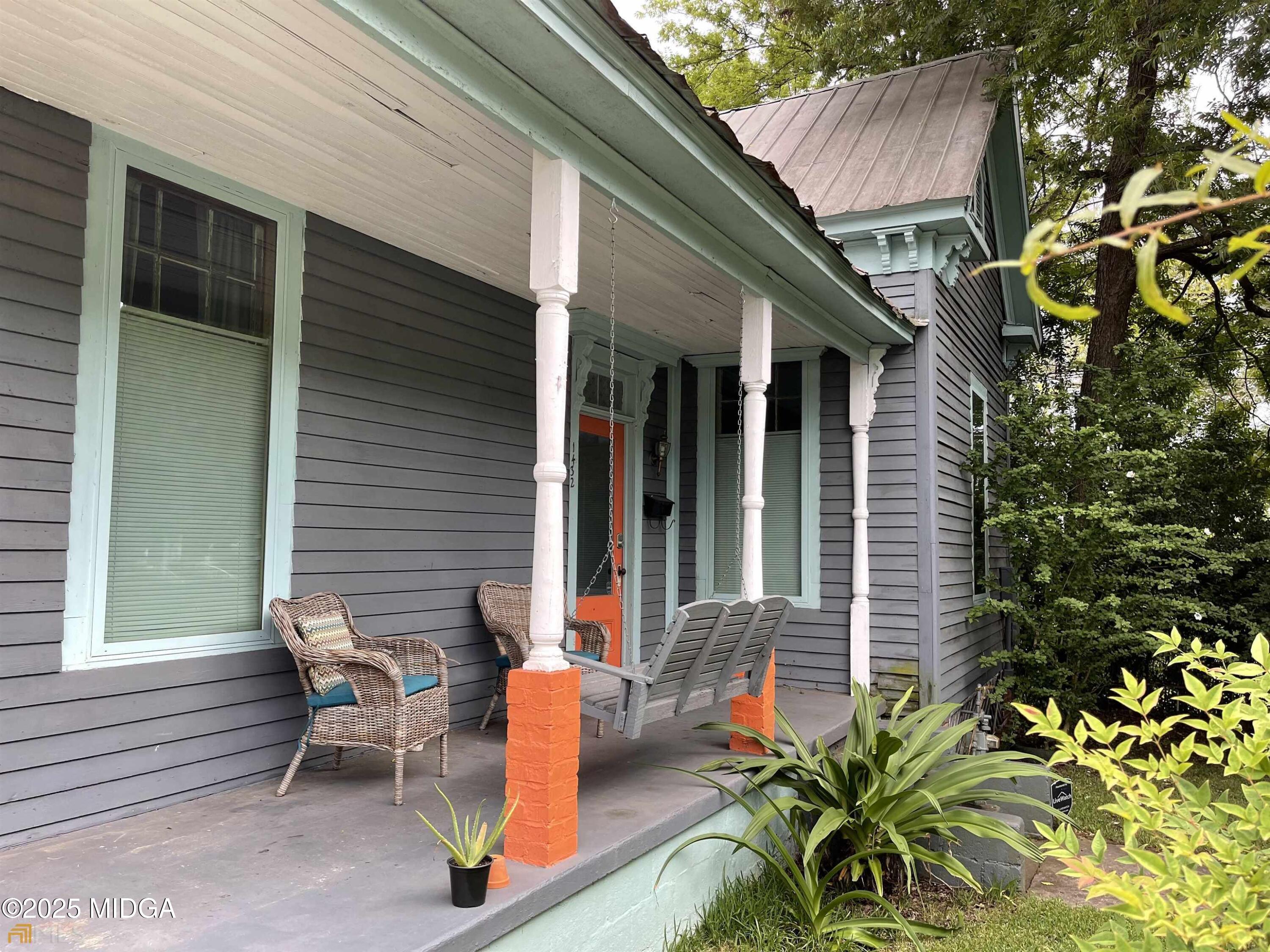 1432 Calhoun Street