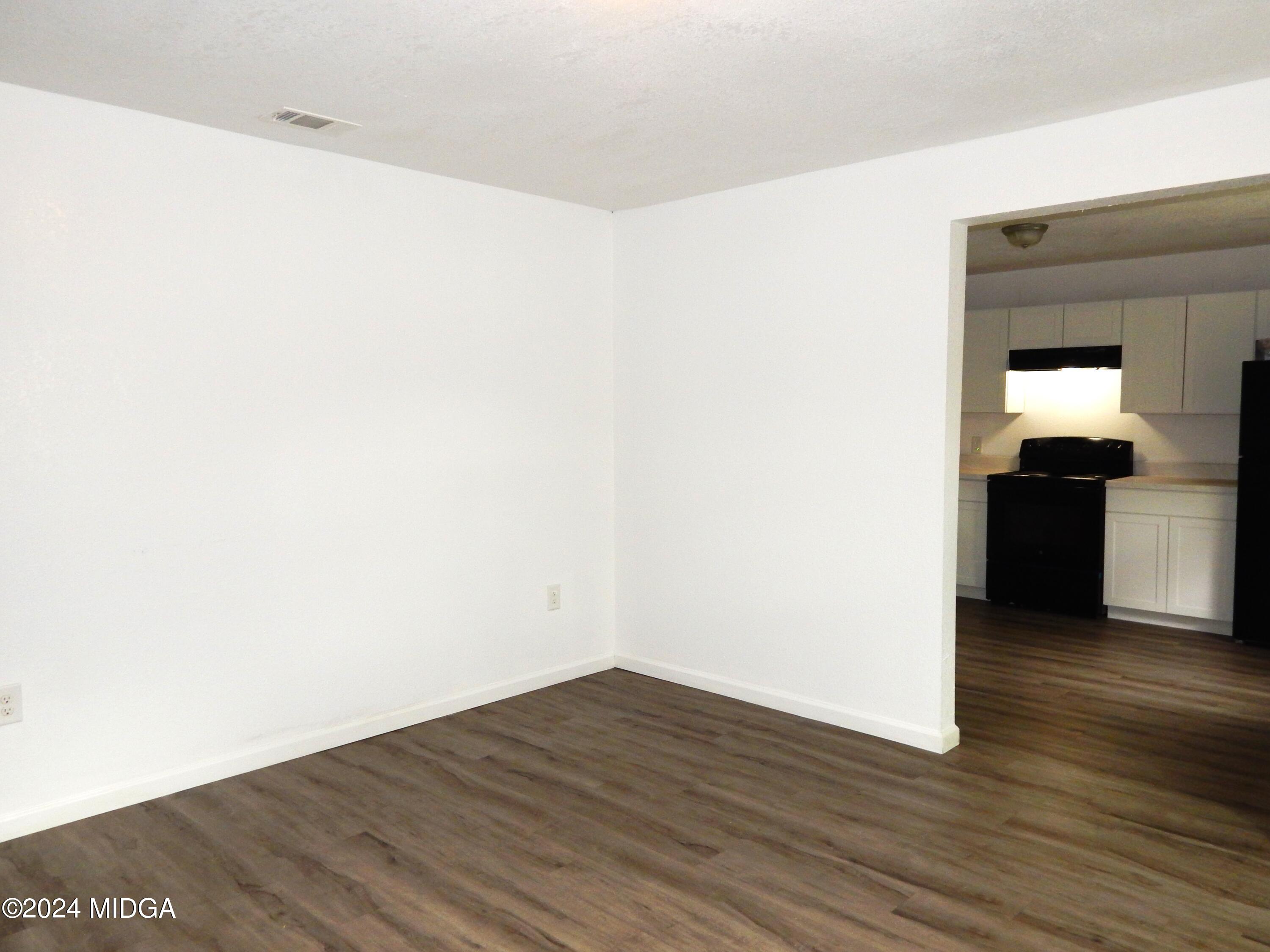 3835 Kings Park Circle