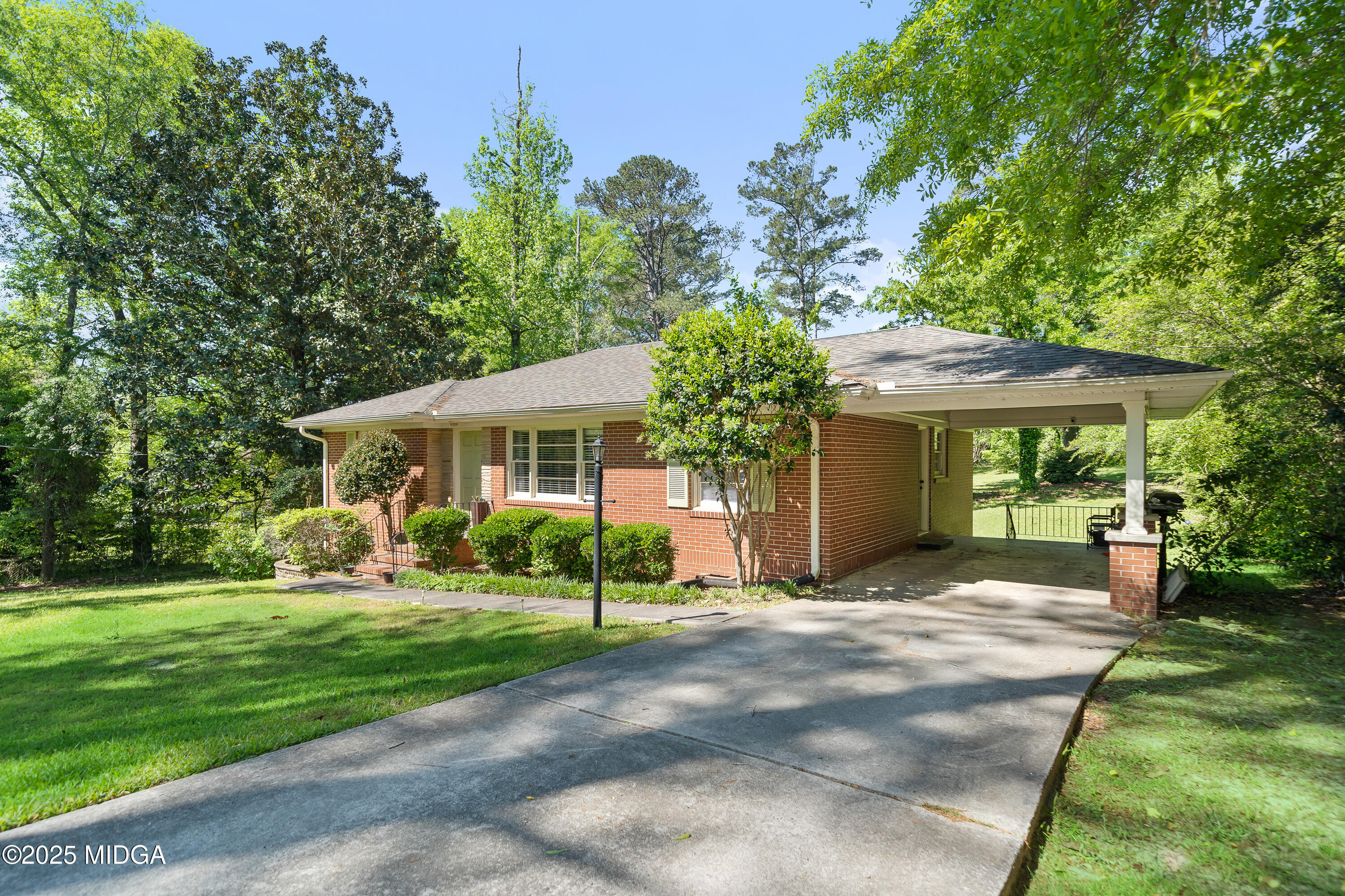 718 Dogwood Circle