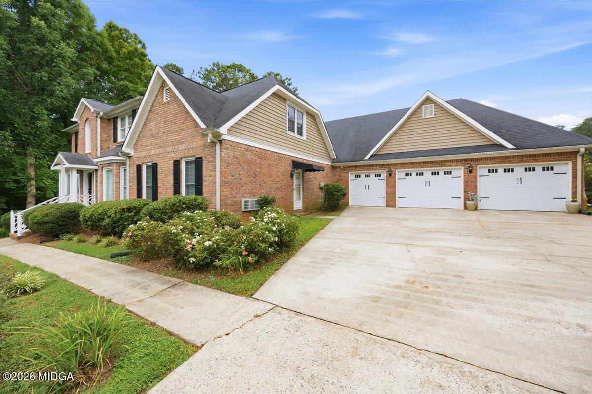 220 Hunters Hill Court