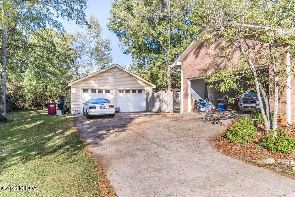 396 Luton Place