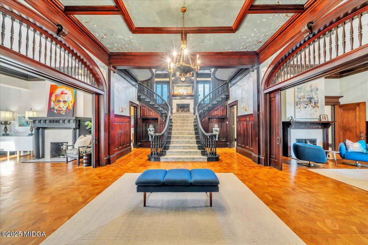 619 College Street