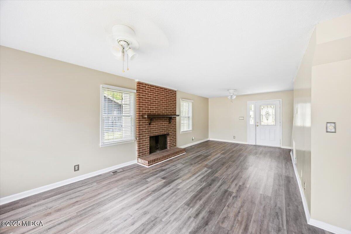 437 Edgewater Circle