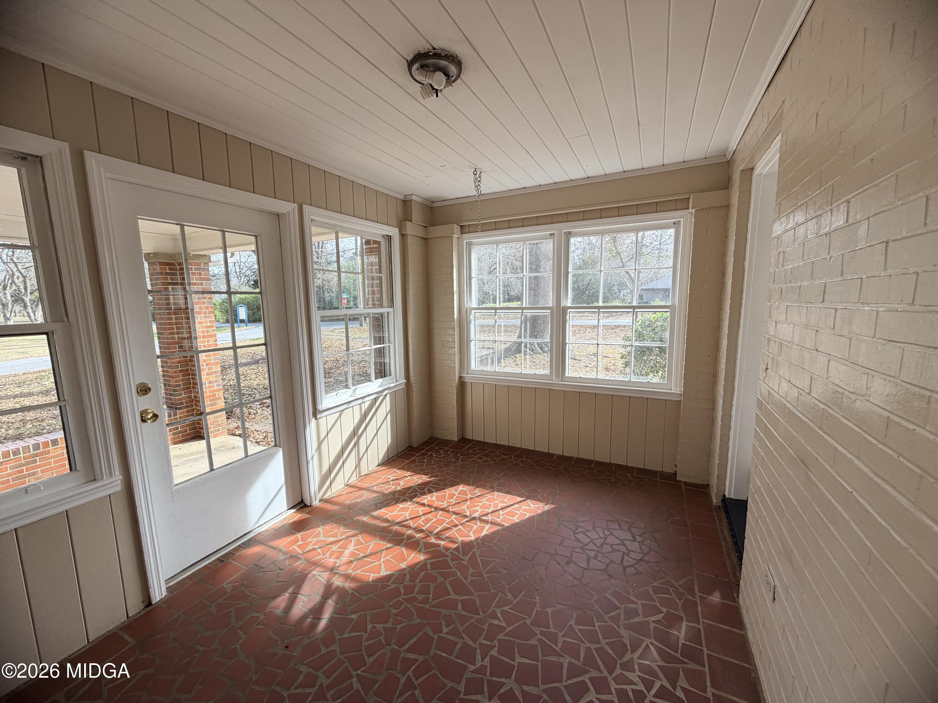 419 W Johnston Street