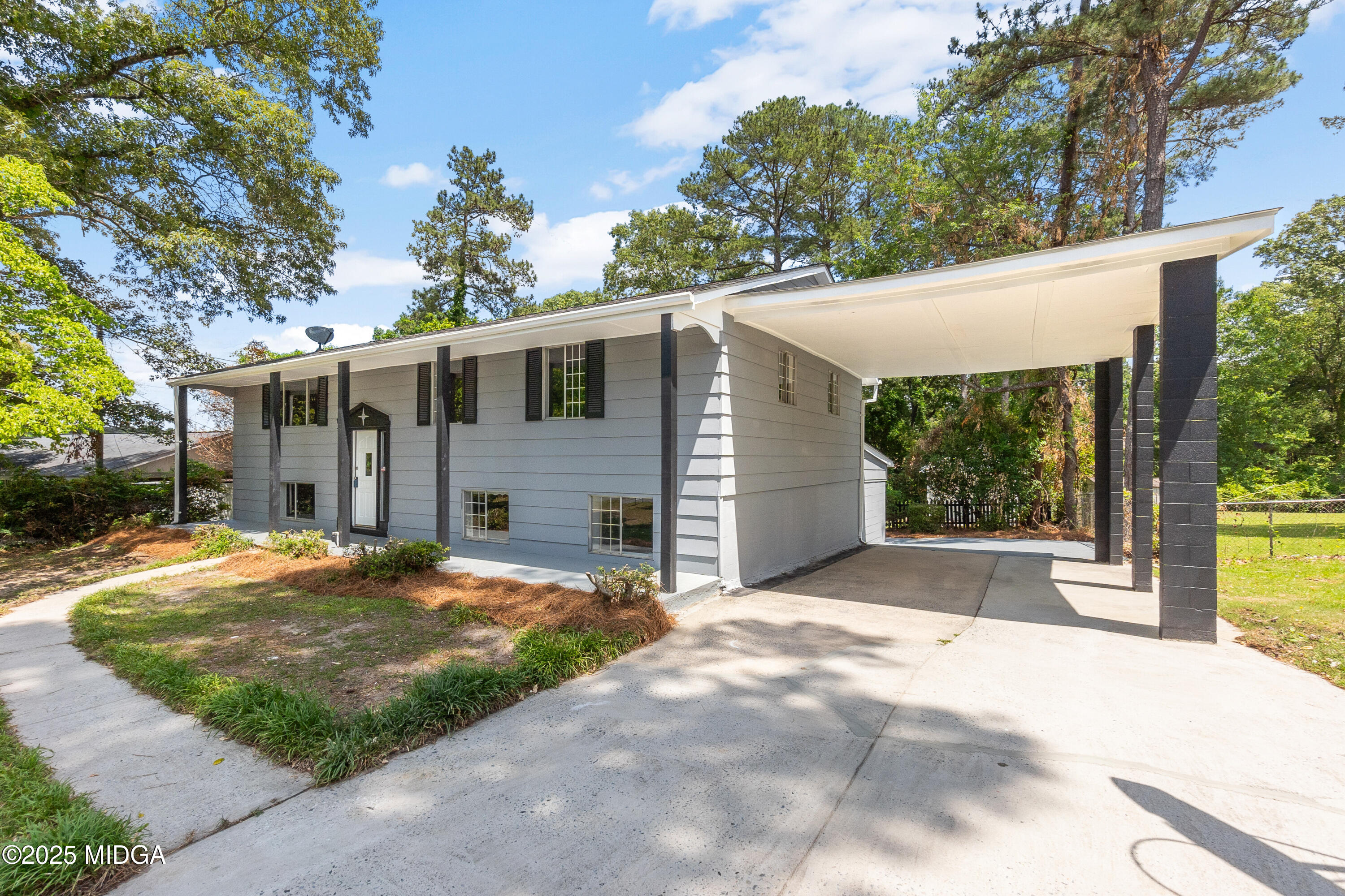 106 Shelia Drive