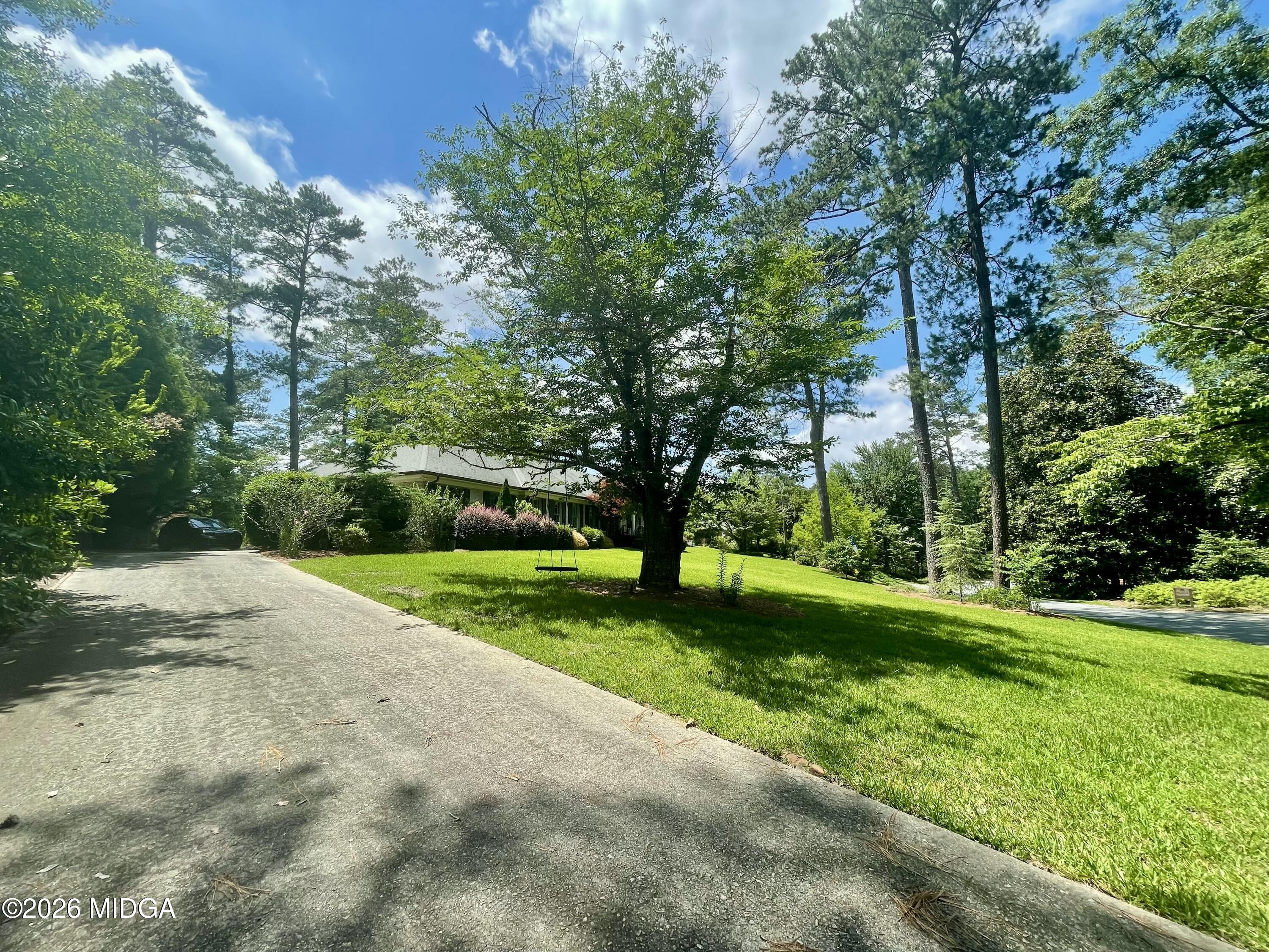 377 Old Club Road S
