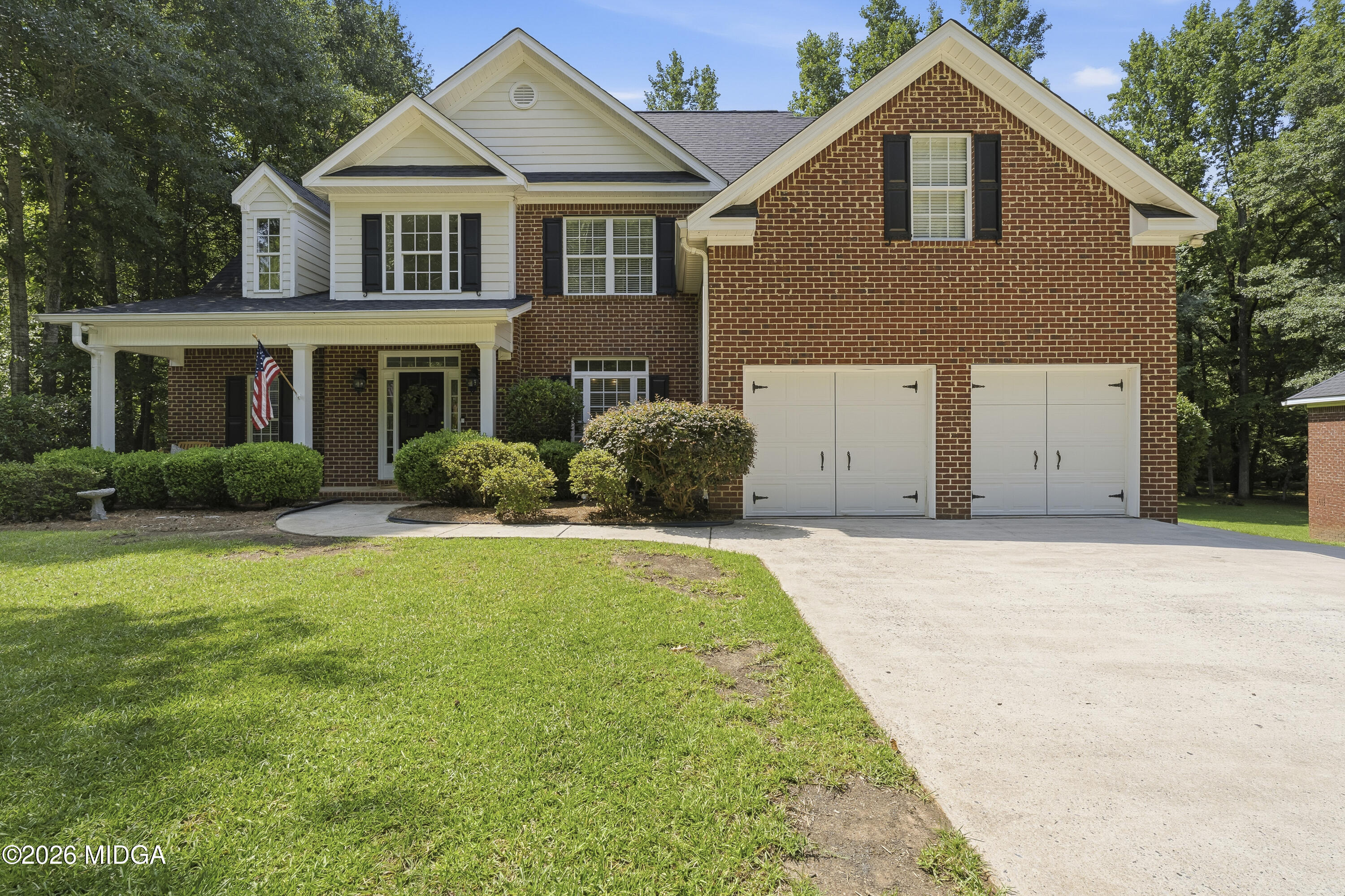 906 Huntcliffe Drive