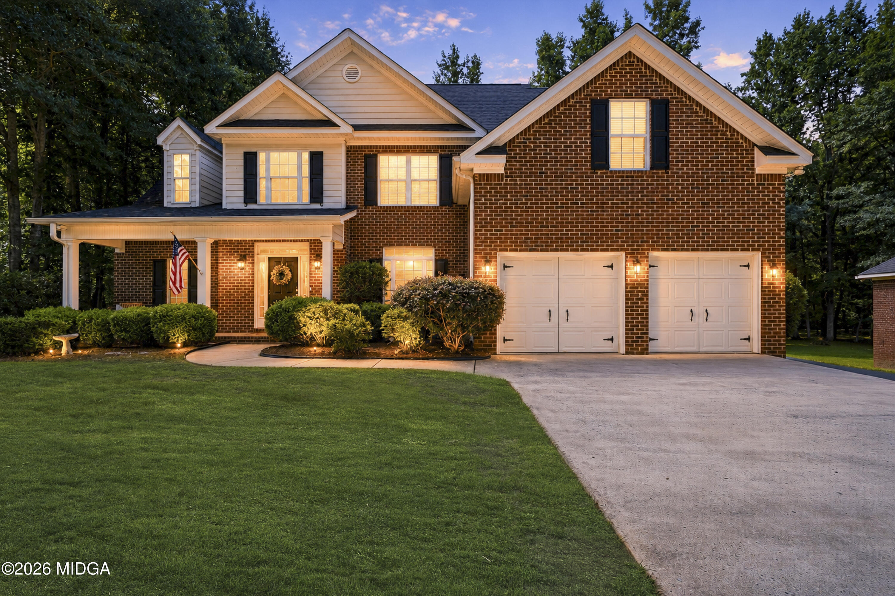 906 Huntcliffe Drive