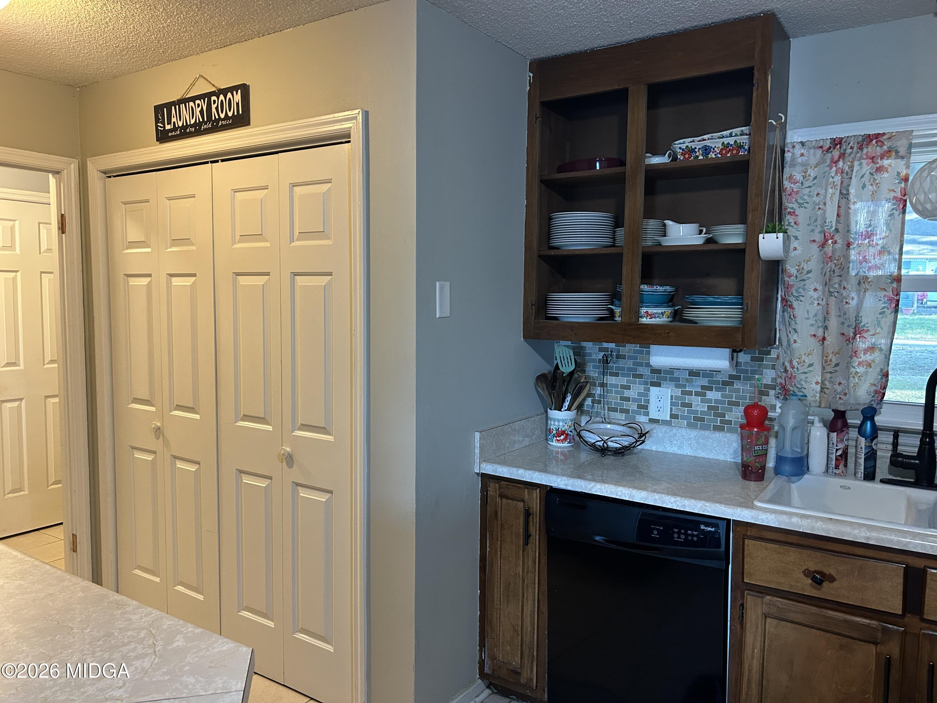 1054 N Plantation Parkway