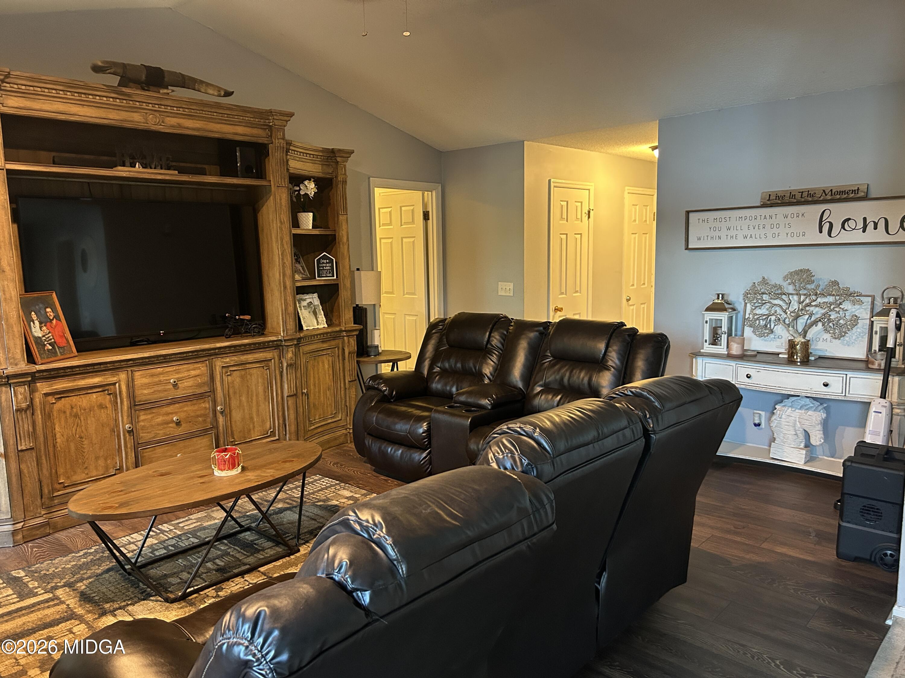 1054 N Plantation Parkway