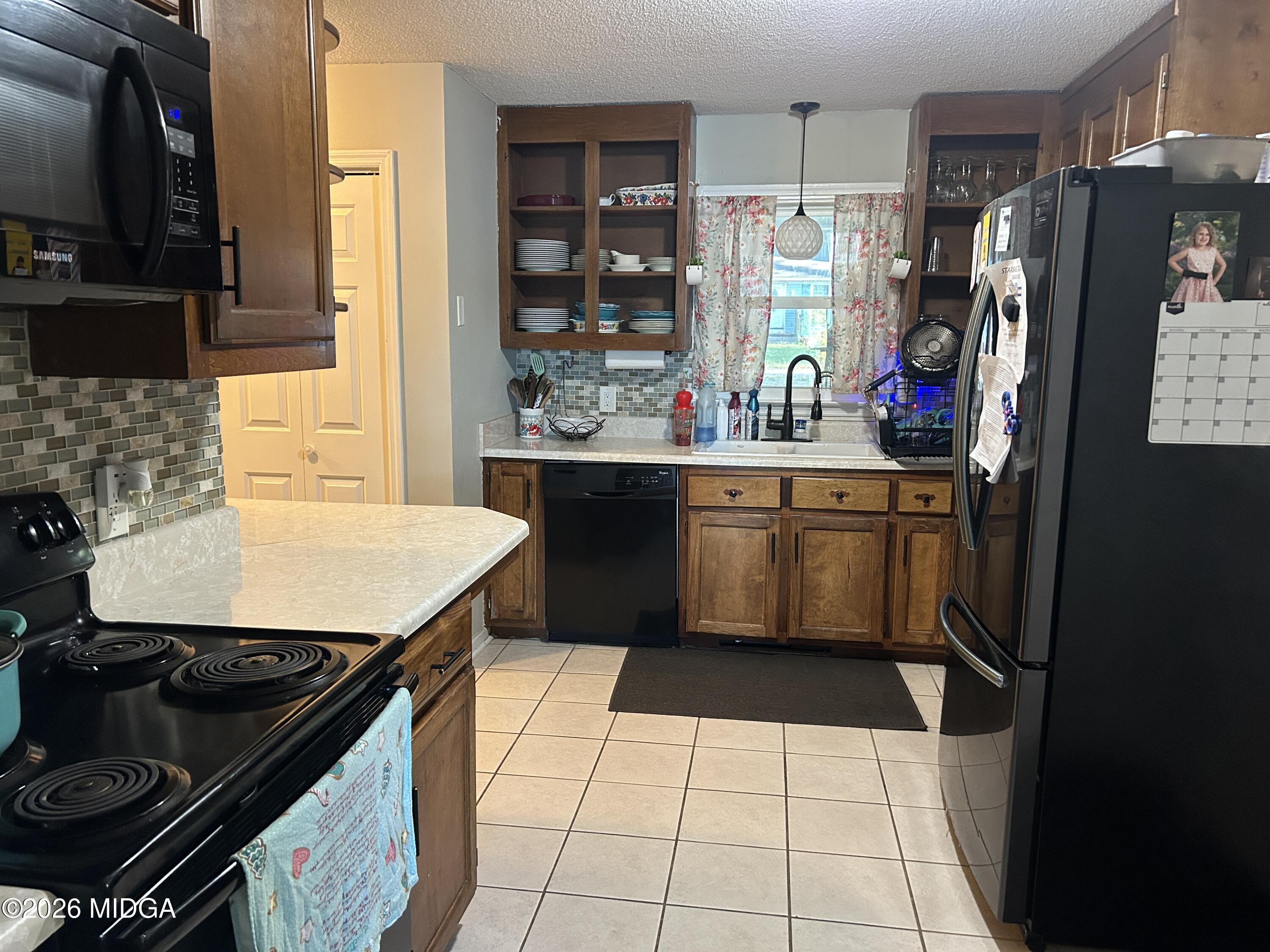 1054 N Plantation Parkway