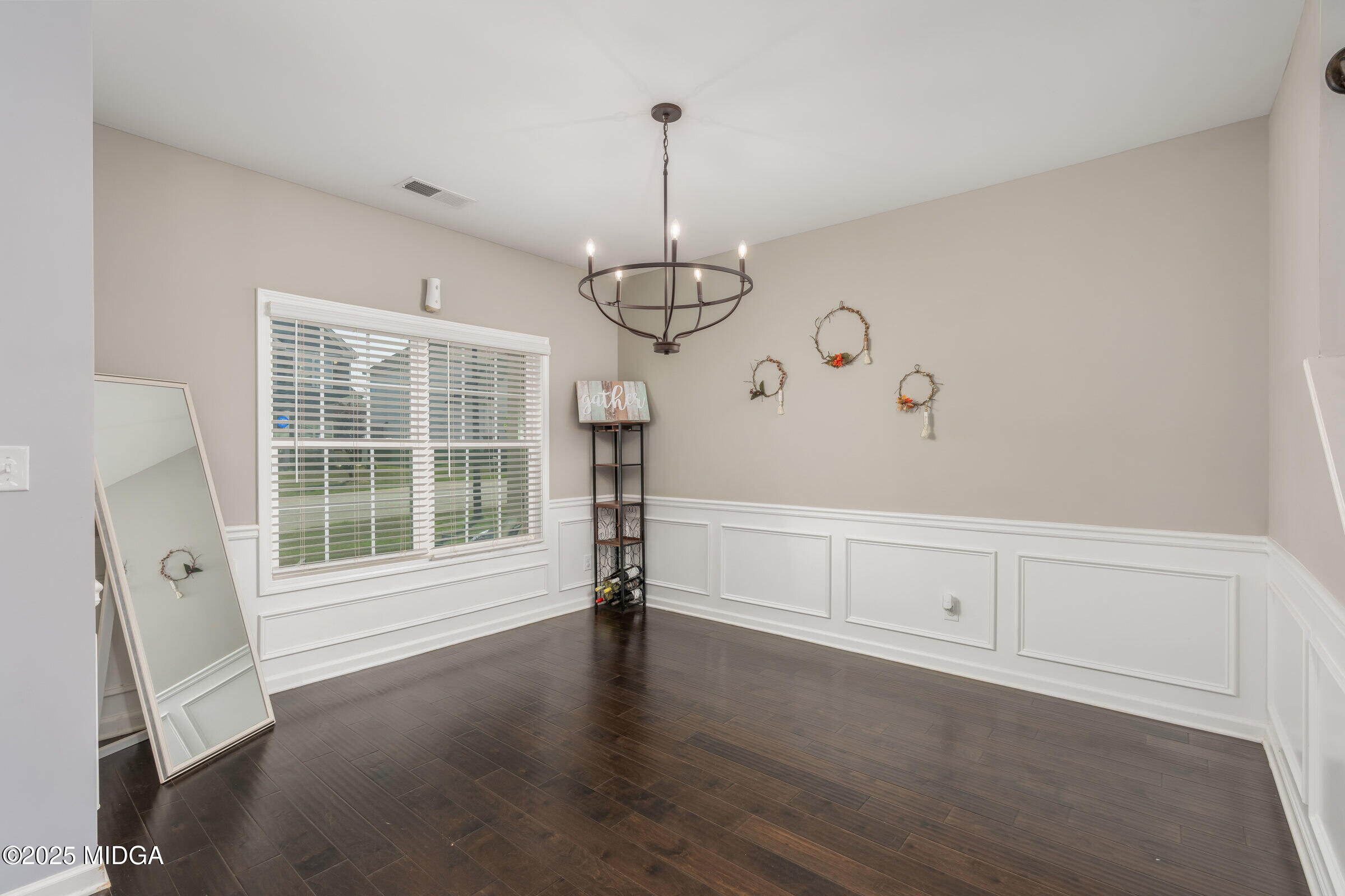 215 Shoshone Circle