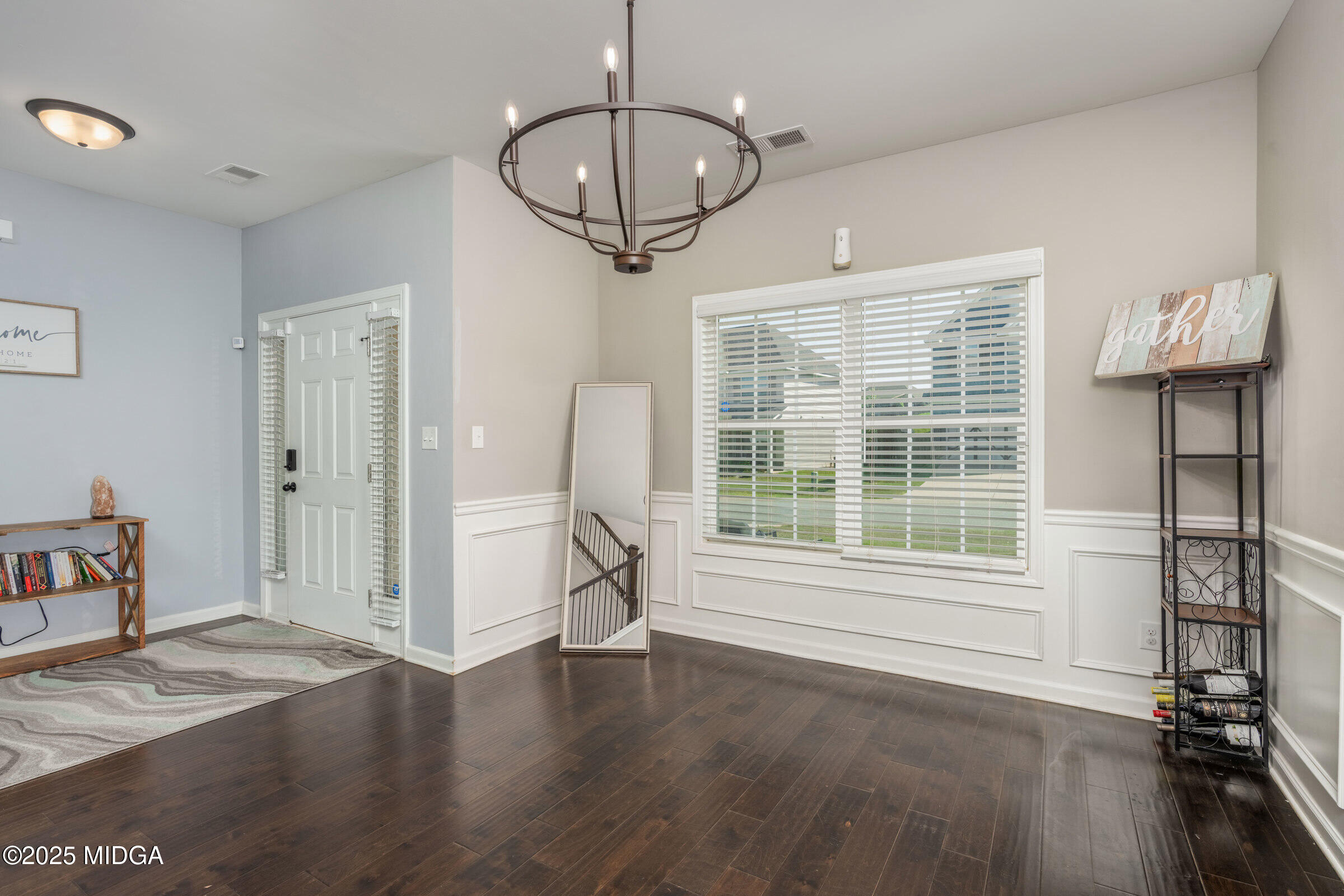 215 Shoshone Circle