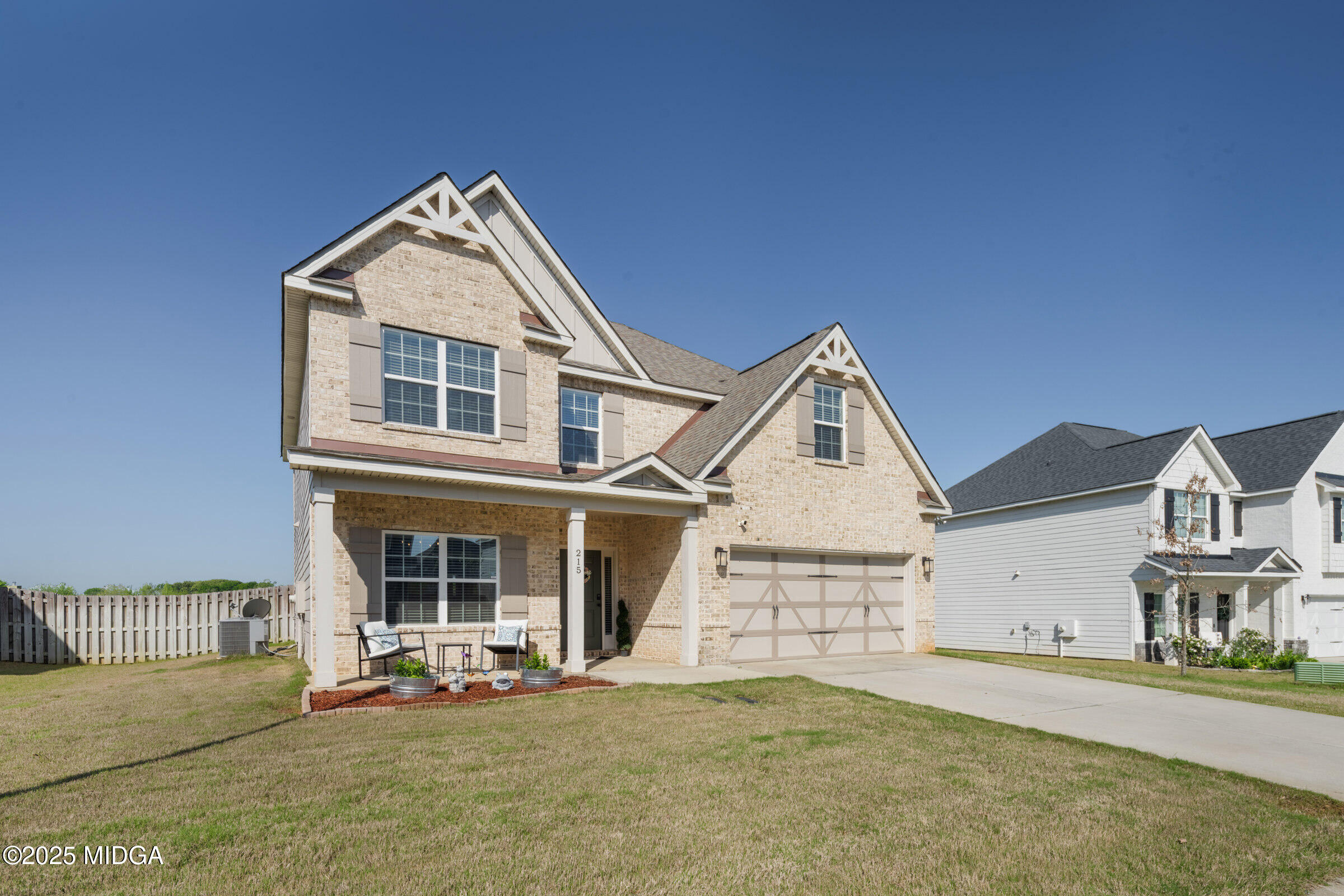 215 Shoshone Circle