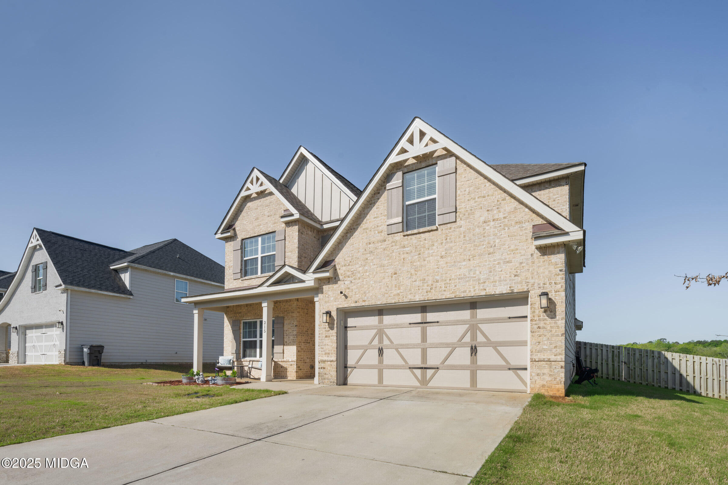 215 Shoshone Circle
