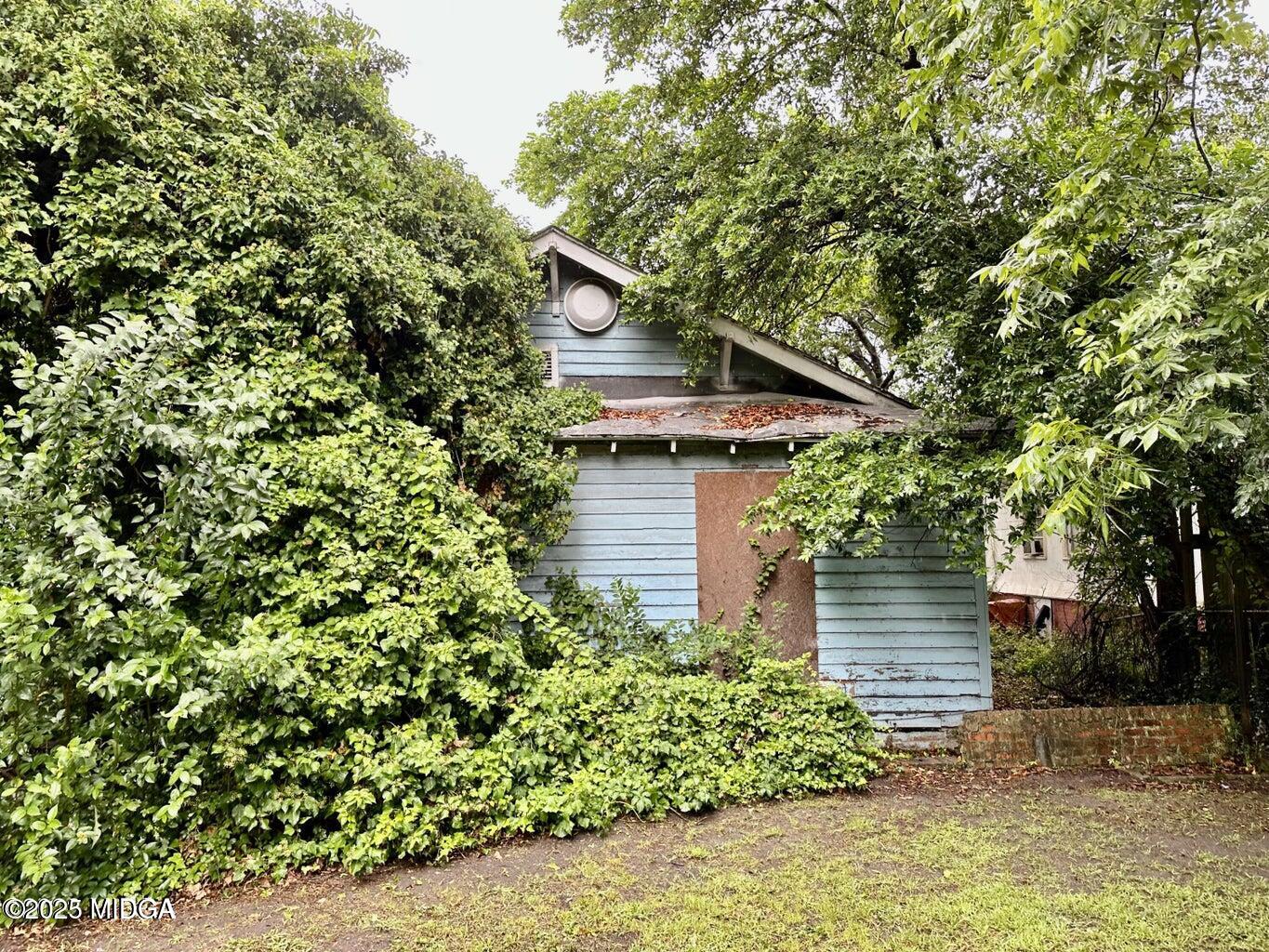 1058 Crescent Avenue