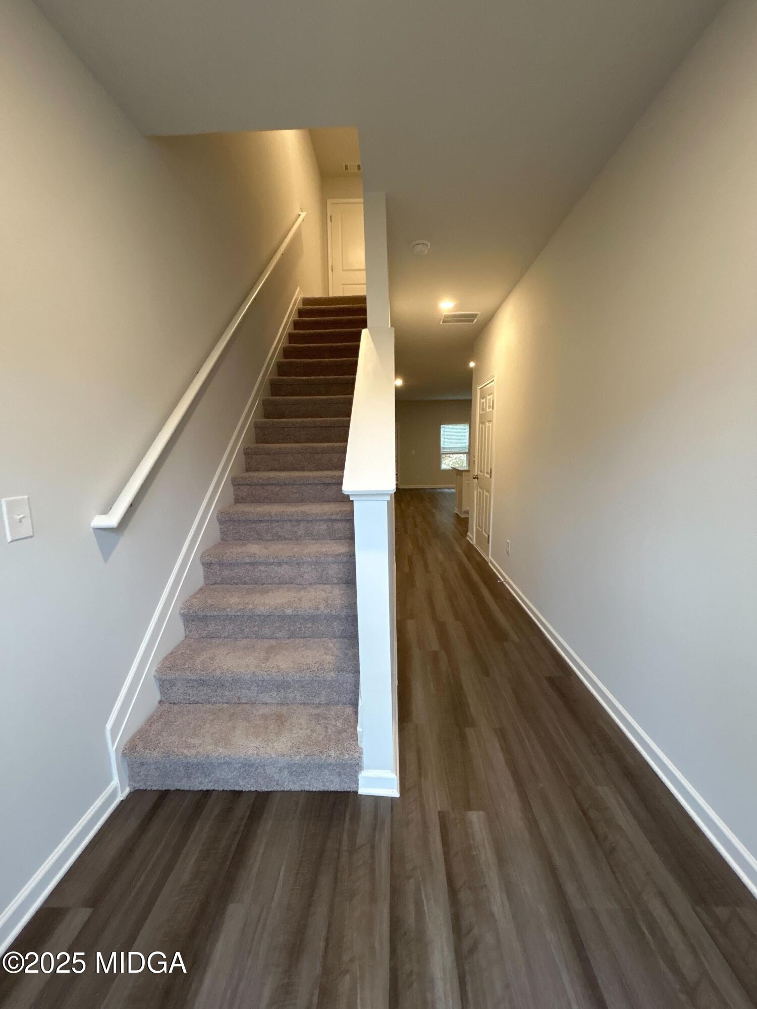 136 Red Oak Trail NW