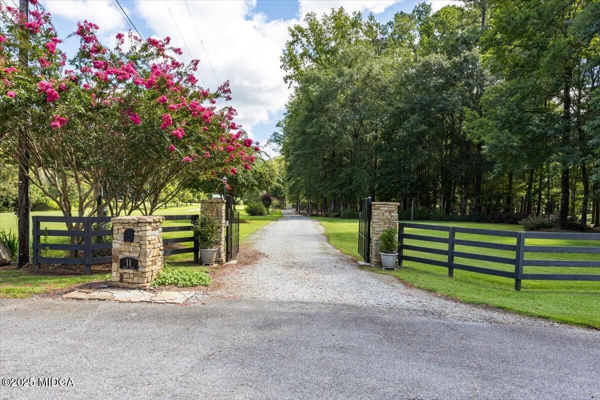 11 River Trace
