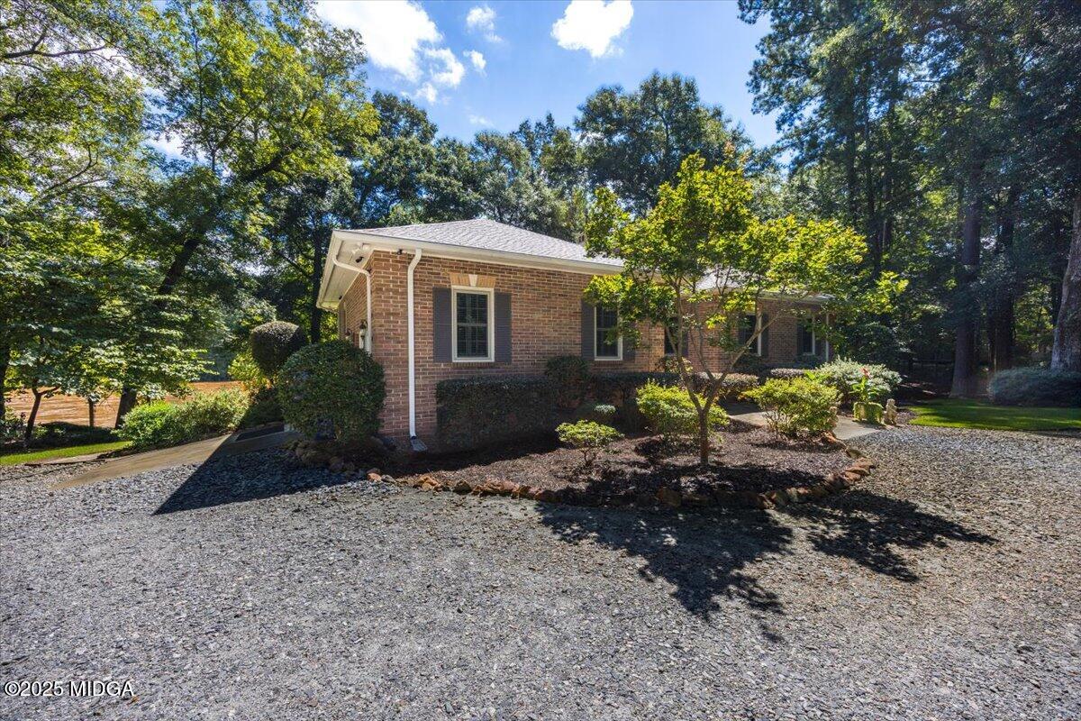 11 River Trace