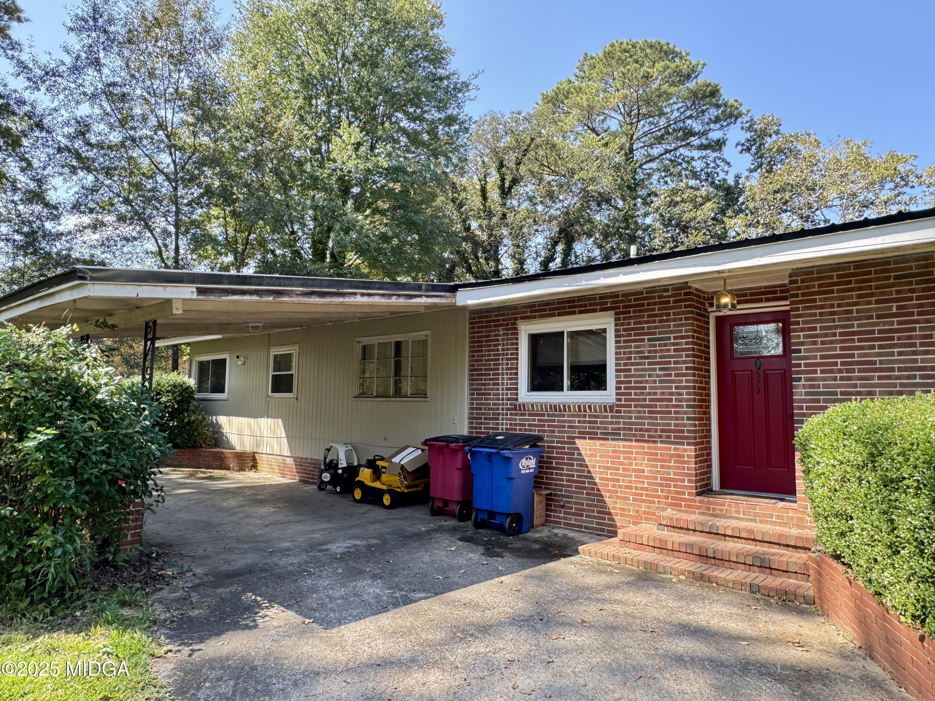 572 Pierce Drive W
