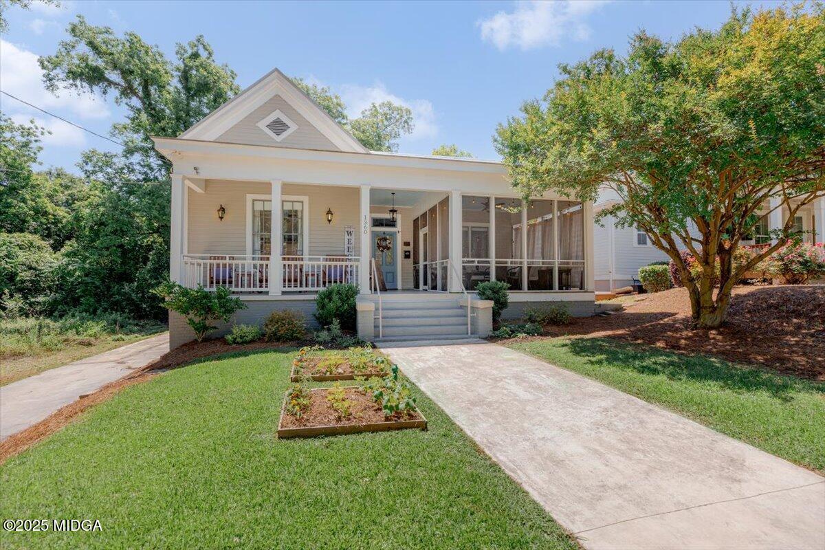 1360 Calhoun Street