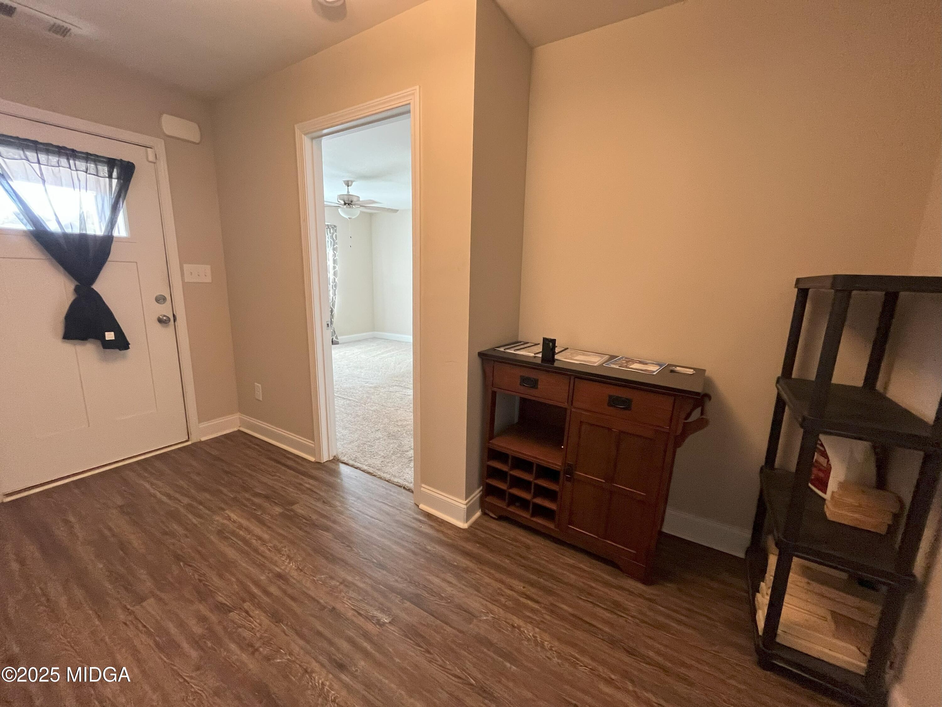 107 Red Tail Circle