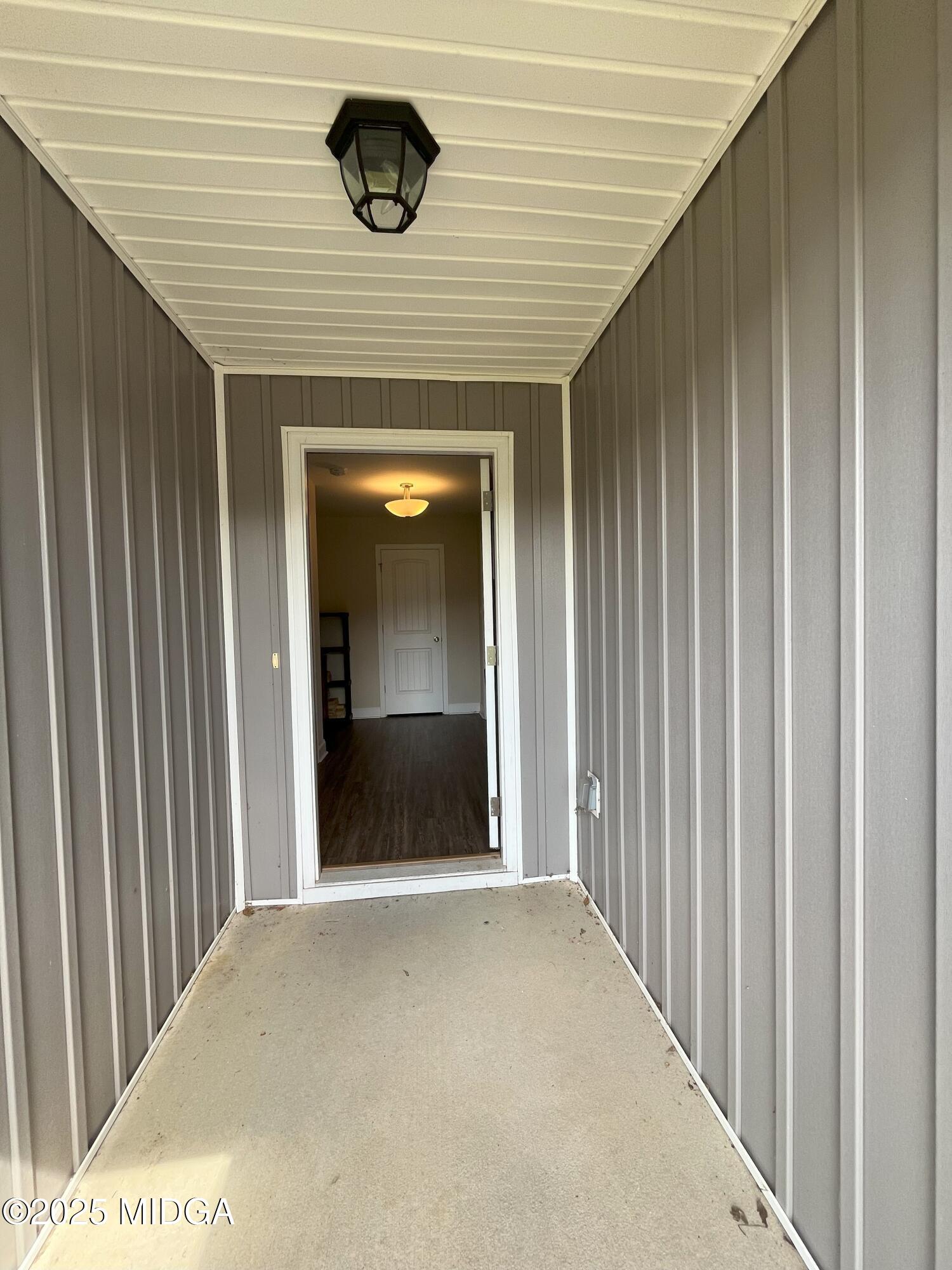 107 Red Tail Circle
