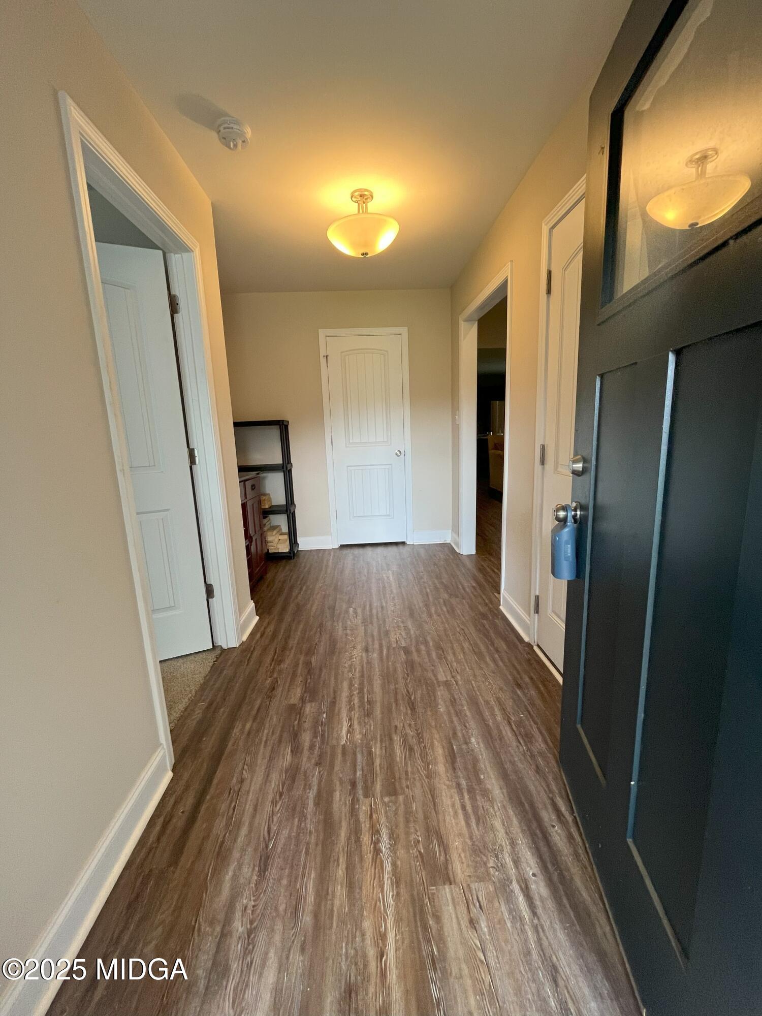 107 Red Tail Circle